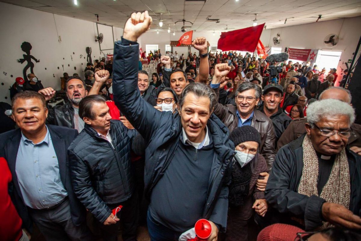 Haddad com movimentos sociais em Mogi neste dia 20/05/2022